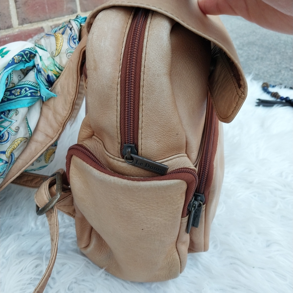 Le Donne Leather Backpack - Picture 3 of 15
